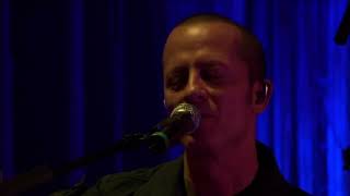 Video thumbnail of "Un Grande Salto (Live 2009)"