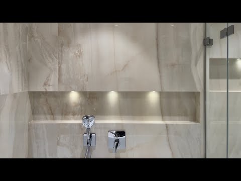 Videó: Működnek a hámozó és tapadó csempék a fürdőszobában?