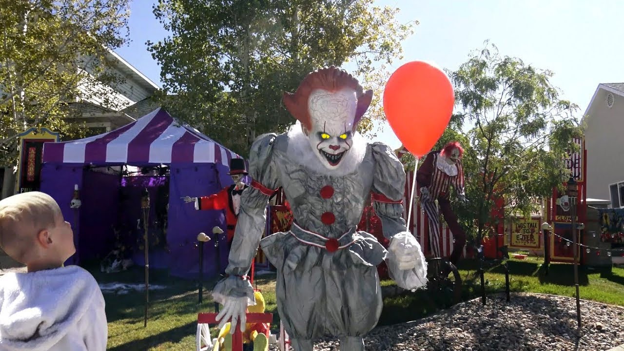 Creepy Clowns Carnival Freak Show Halloween Yard Haunt!