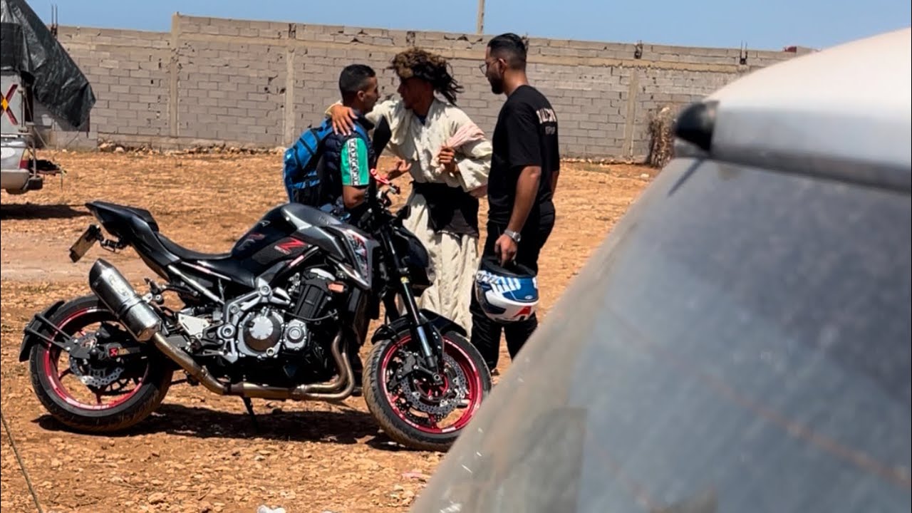 الهبيلة بغات مطور بغا دور بزاااف 😂😂😂