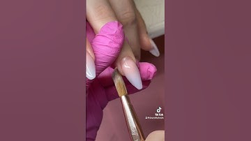 Learn flawless ombré nails with these easy tips!💅🏼✨Perfect your blend and level up your nail game!