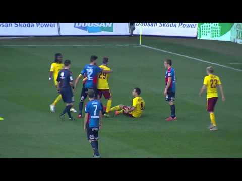 Plzeň - Sparta: Procházka srazil Matějovského a dostal ... Plzeň – Sparta