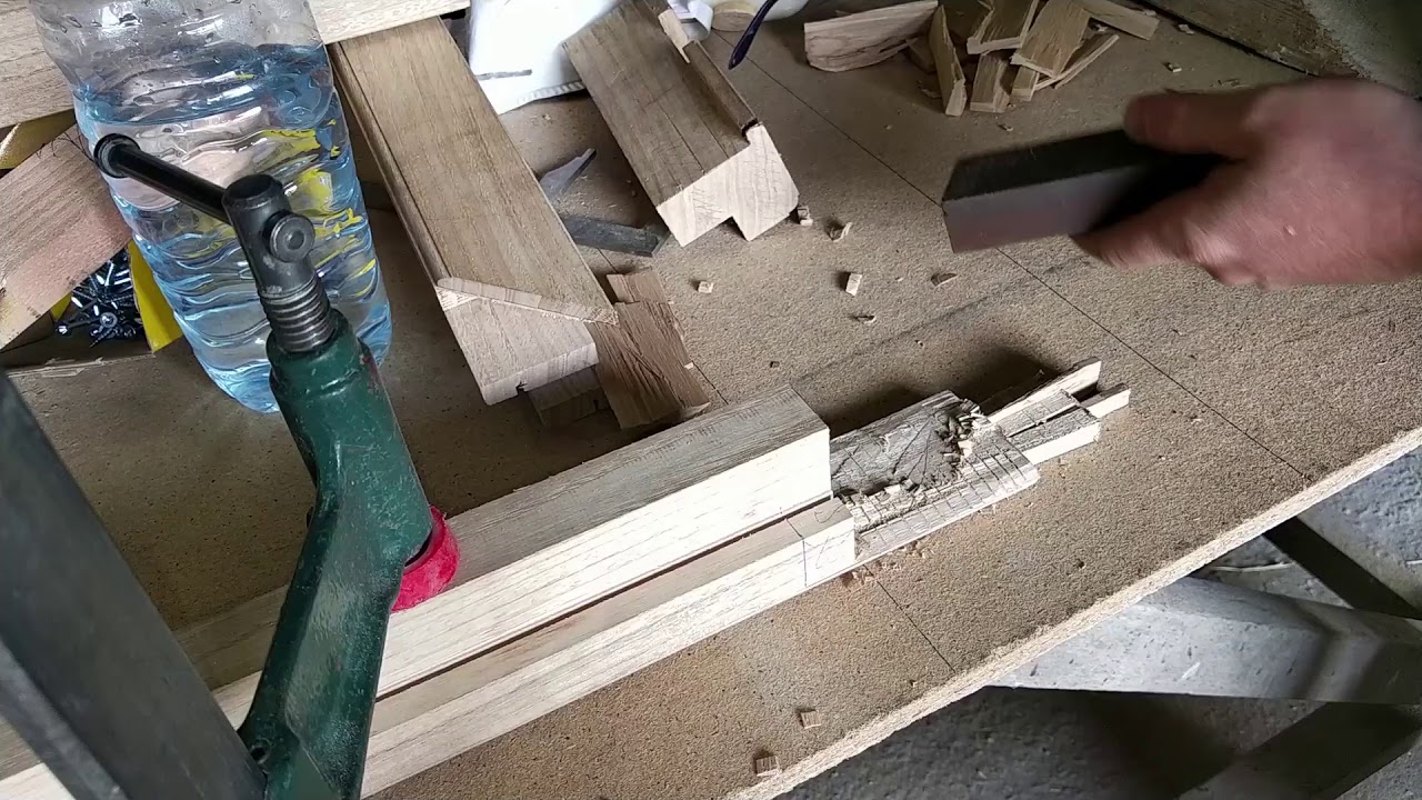 assemblage enfourchement à queue de renard, ravancement de feuillure et