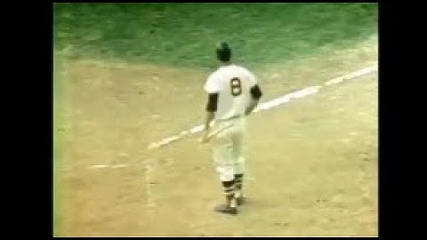 10/1/1967 Twins at Red Sox highlight Carl Yastrzemski ties up final game of season in 6th (3)