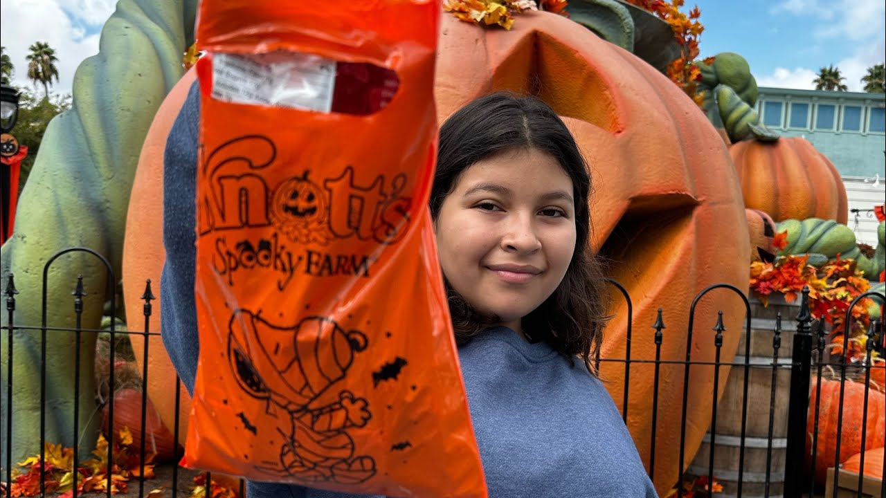 Knotts Spooky Farm Update | Food Review | Knotts Berry Farm - YouTube