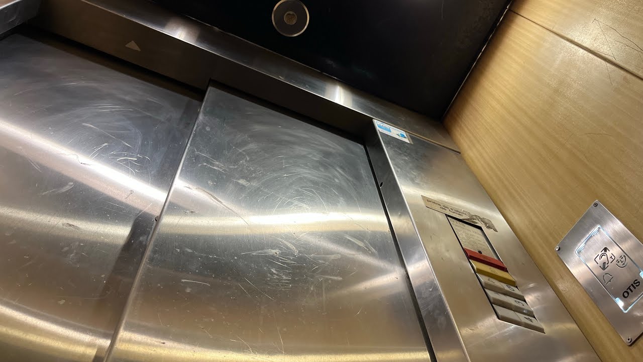 (Albi) РАРИТЕТ• последний в городе лифт Otis LM в оригинальном состоянии!!!