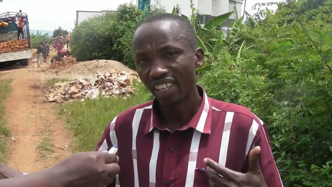 Umuhinga Gabriel wo mw'ishirahamwe NCDP ,ati,twigisha abanywanyi guhingura amavuta muma Avocats