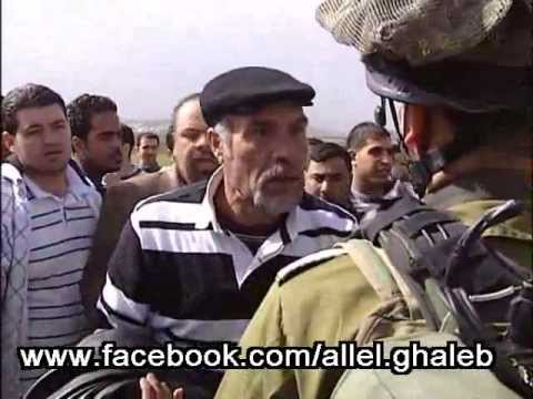 حوار رائع ومشوق بين مواطن فلسطيني وجندي اسرائيلي