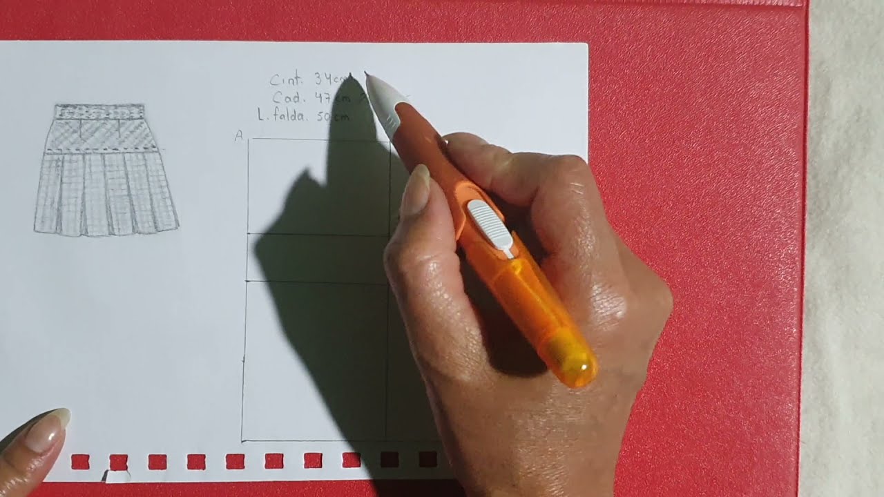 TRAZO DE FALDA CON CANESU Y TABLEROS