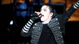 Video voorbeeld van "My Chemical Romance - The Black Parade Is Dead! (Live In Mexico)"