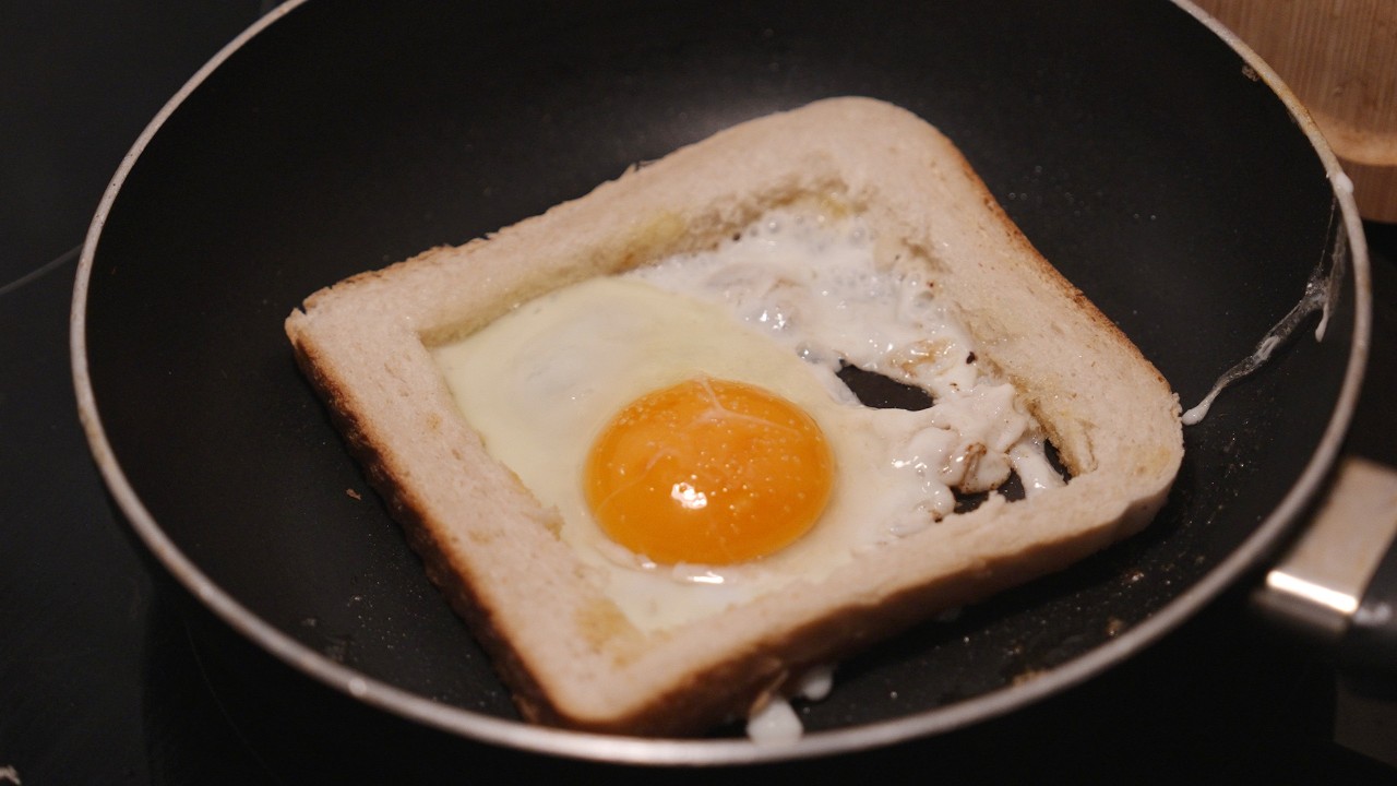 One-Pan Egg Toast: The Laziest 3-Minute Breakfast (3 Easy Ways!)