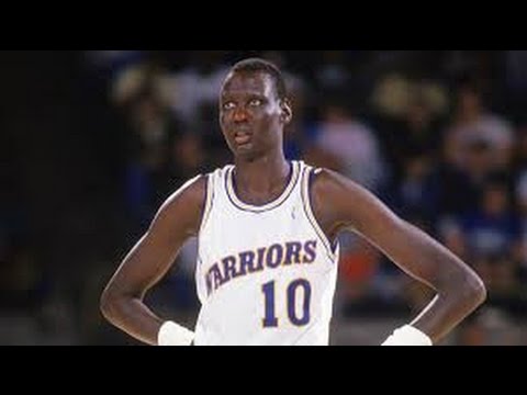 Video: Manute Bol netto waarde: Wiki, Getroud, Familie, Trou, Salaris, Broers en susters