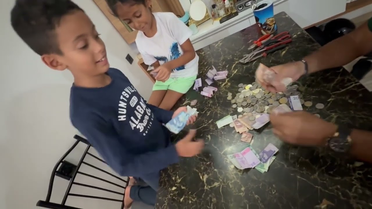 اخيرا 😍فتحنا الحصالة ديال جنان 🤪🤪وتصدمنا من المبلغ ليرقينا 