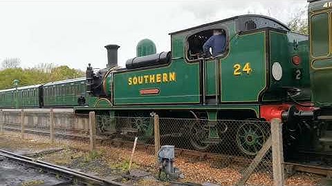 W24 Calbourne passing through Havenstreet 23/05/2021