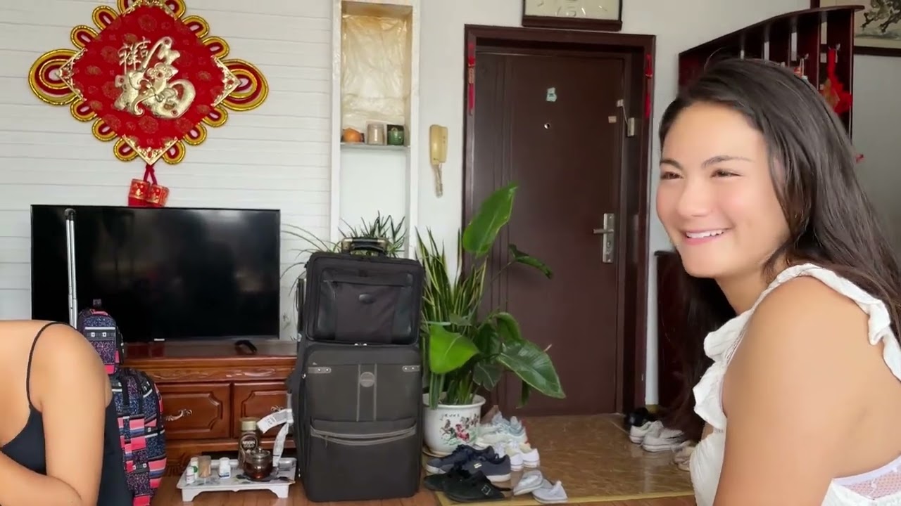 带法国家人去青岛见爸爸，外公见面包俩大红包：得给压岁钱补上！ #混血女儿 #发红包 #回国 #就这么过夏天