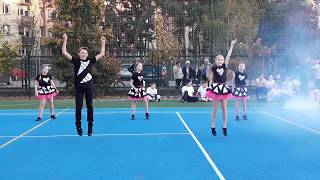 Sp Nr 12 W Otwocku. Występ Na Uroczystym Otwarciu Boiska. Grupa Taneczna Z Klasy 6D