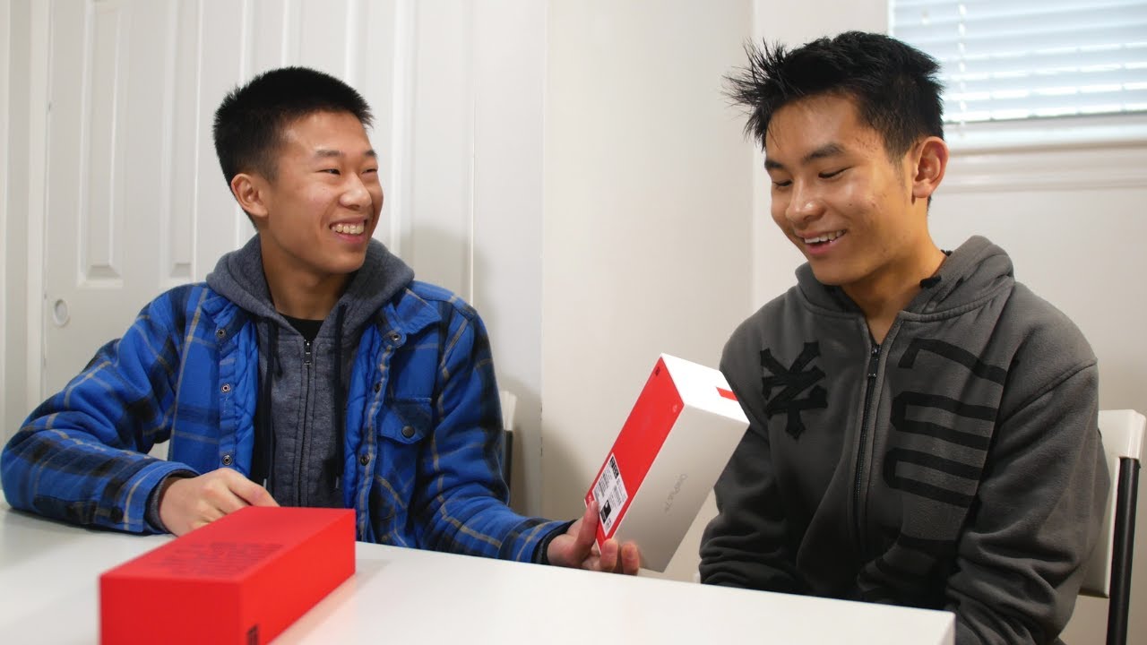 Surprising My Best Friend With a New Smartphone! (OnePlus 7 Pro)