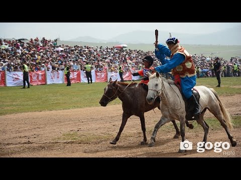 Видео: Насны төлөөх шоглоом: Рэйчел Александра урьдчилсан мэдэгдлийг шуурганд хийжээ