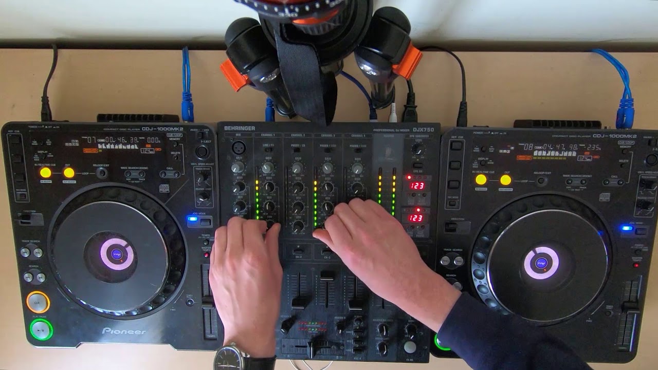 Pioneer CDJ 1000 MK2  Behringer DJX 750   Tech House Mix April 2020