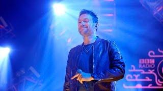 Damon Albarn - Lonely Press Play at the 6 Music Festival - YouTube