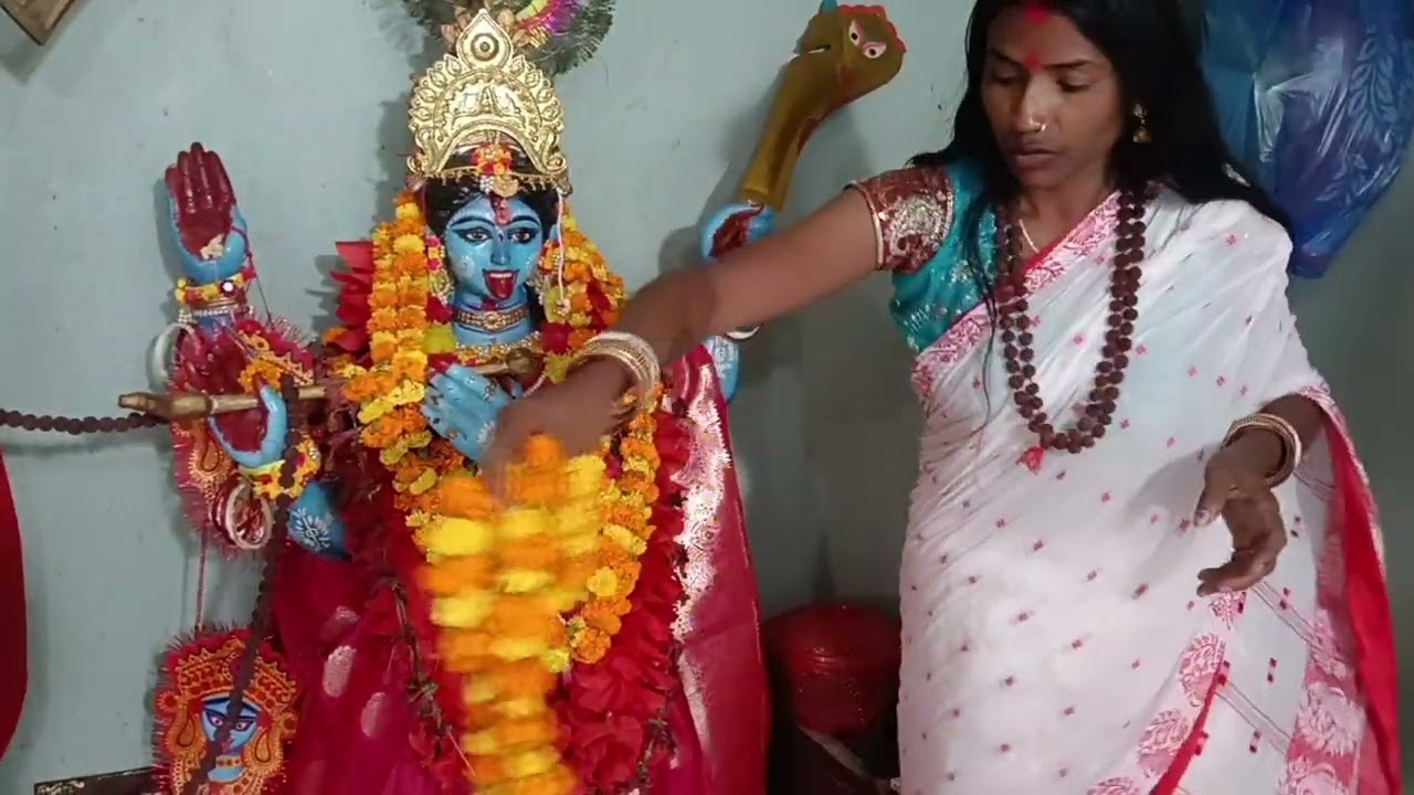 জল জ্যান্ত প্রমাণ দেখুন ভক্তের সংখ্যা বাড়তে চলেছে। মালা খোলা আর পরানো তার সাথে কিছু কথা বলা