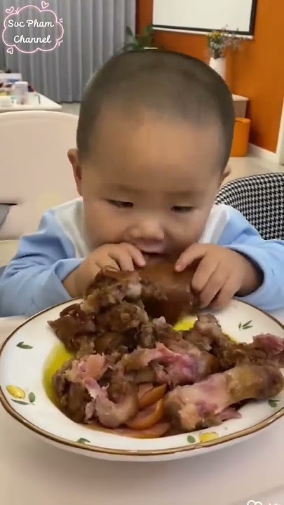 Bayi Makan Lahap