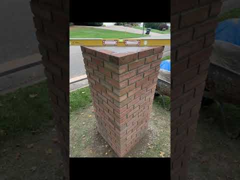 ვიდეო: აგურის სვეტების იმიტაცია ღობეზე: როგორ ავაშენოთ?