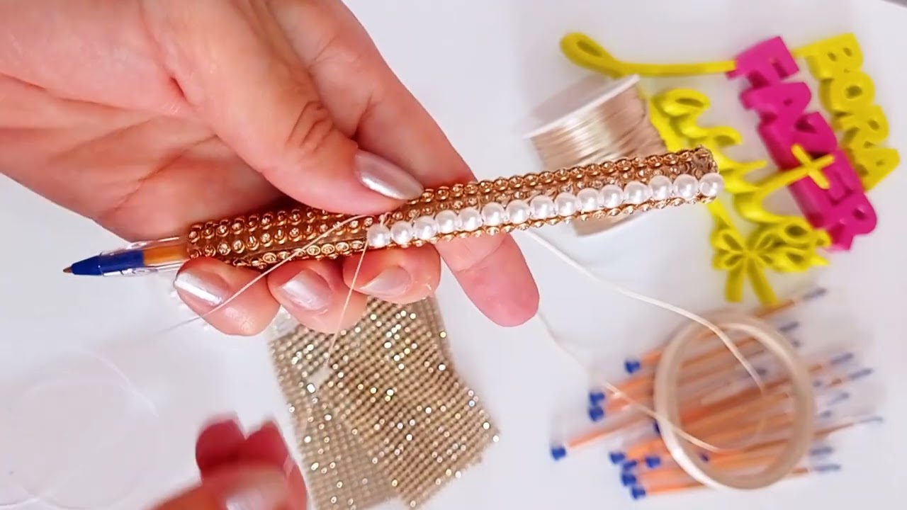 Como fazer caneta personalizada com manta de strass, pérolas e cordão- caneta criativa