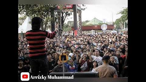 Tipe-X intro live Parjo bersama Bukalapak TMII