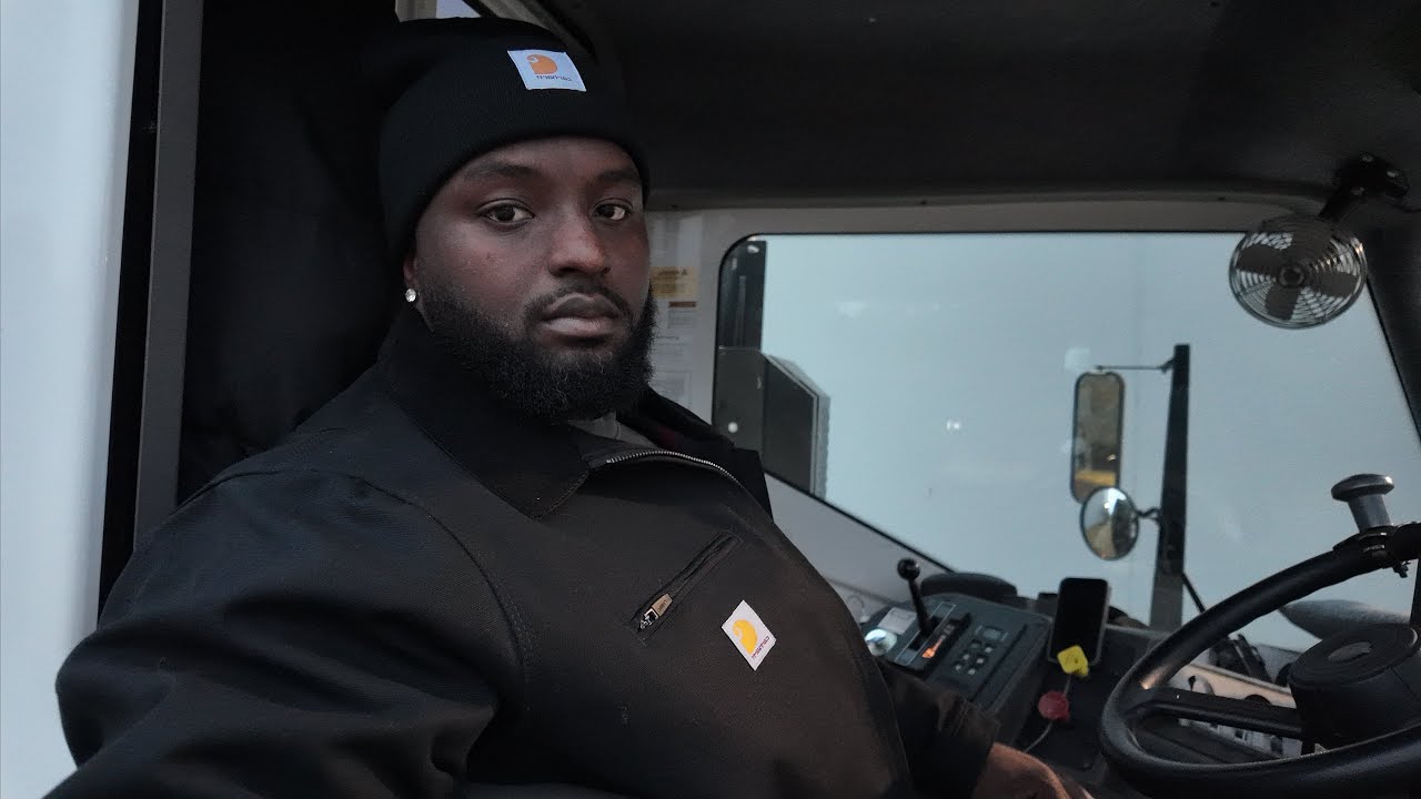 Мир движется вперед без тебя.