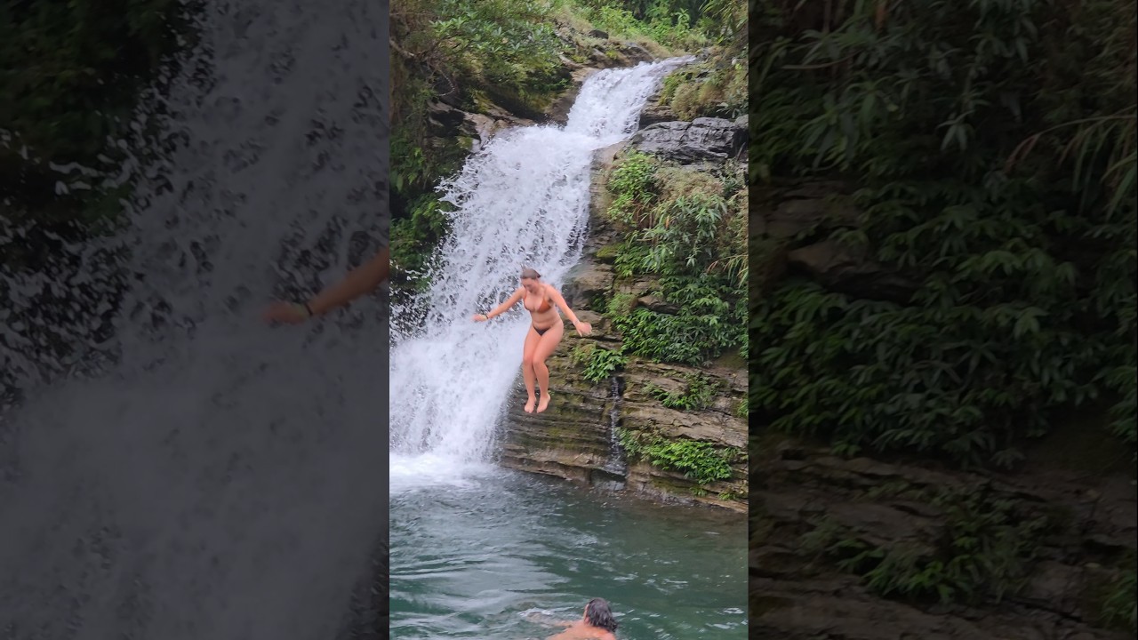 Ныряние для исследования прекрасного водопада 