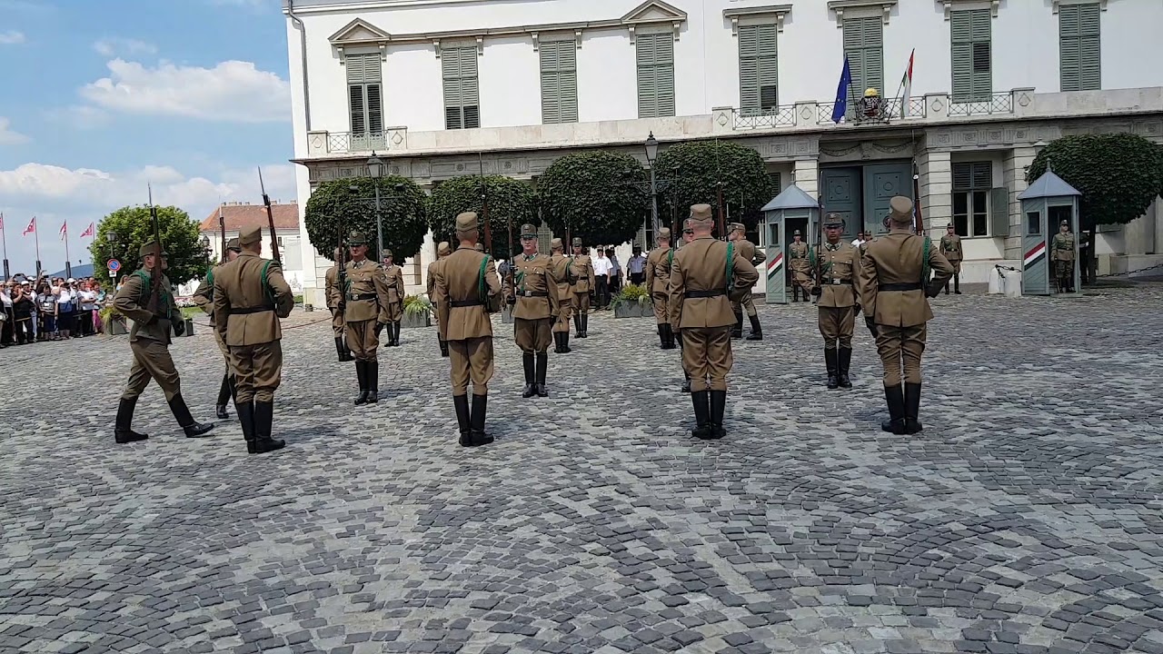 Zenés őrségváltás Sándor-palota (lánykérés) 2018.08.04