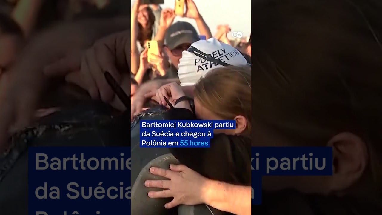 Polonês é a primeira pessoa a fazer a travessia de mais de 160 km a nado