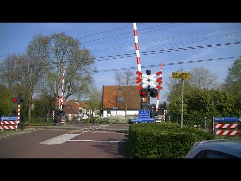 Spoorwegovergang Heiloo // Dutch railroad crossing