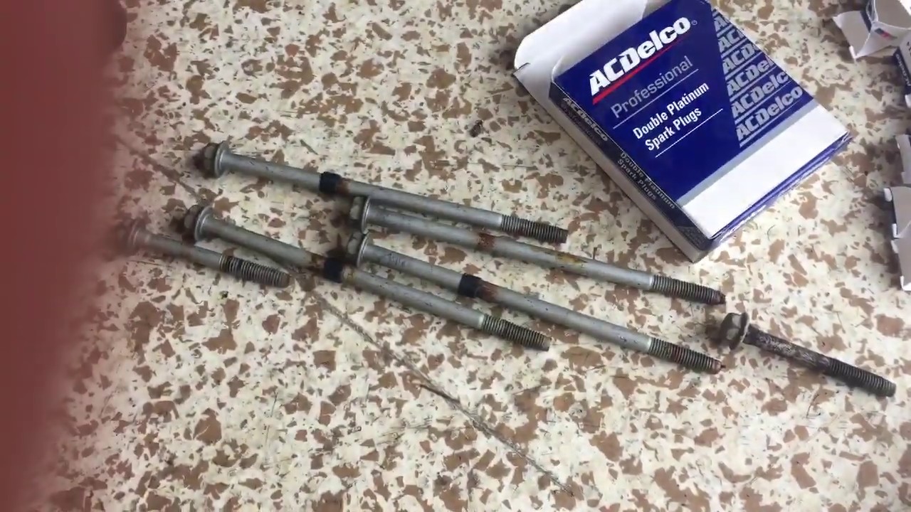 how to unclip VE commodore wiring harness plug clip coil pack YouTube