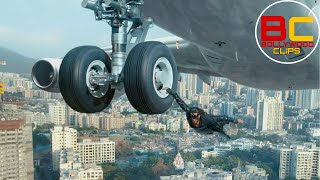 Krrish Save's Airplane Scene || Krrish 3 Clips In Hindi || Hrithik Roshan , Priyanka Chopra screenshot 4