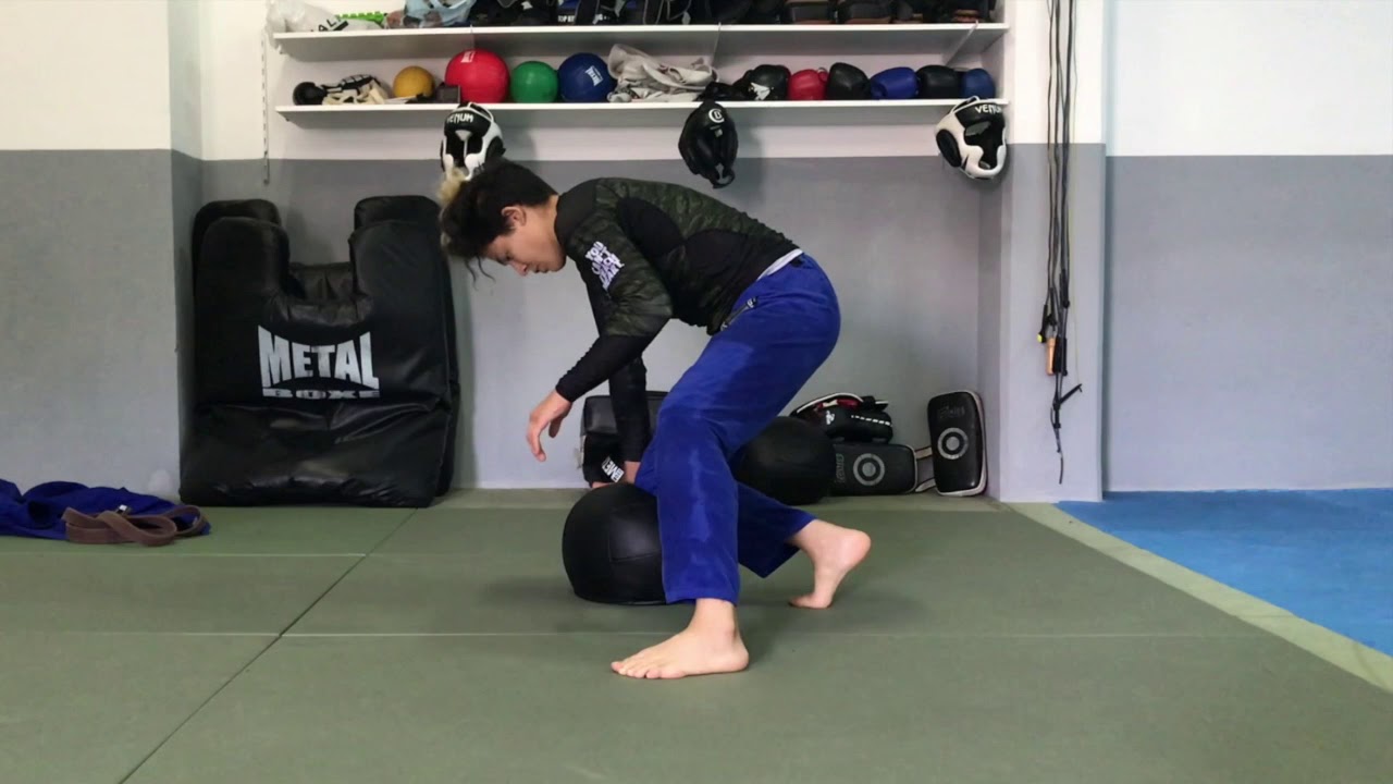 Solo Jiu Jitsu Ball Drills You Can Do At Home By Yourself / Margot
