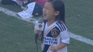 サッカーの試合で超絶熱唱マレア・エマちゃん