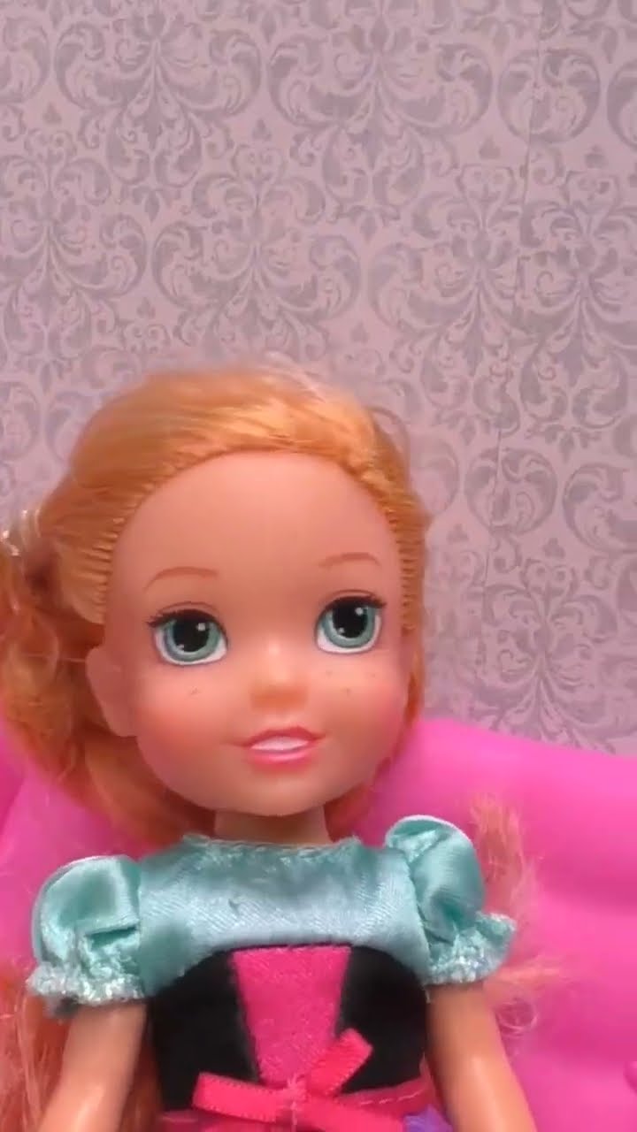 Elsa breaks her leg!  Cast needed #shorts