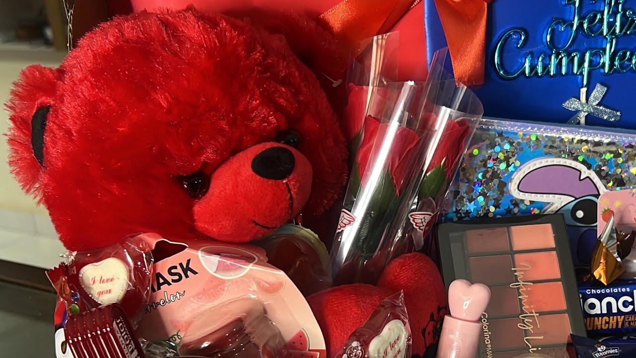 Preparando un regalo de san Valentín y cumpleaños a la misma vez 