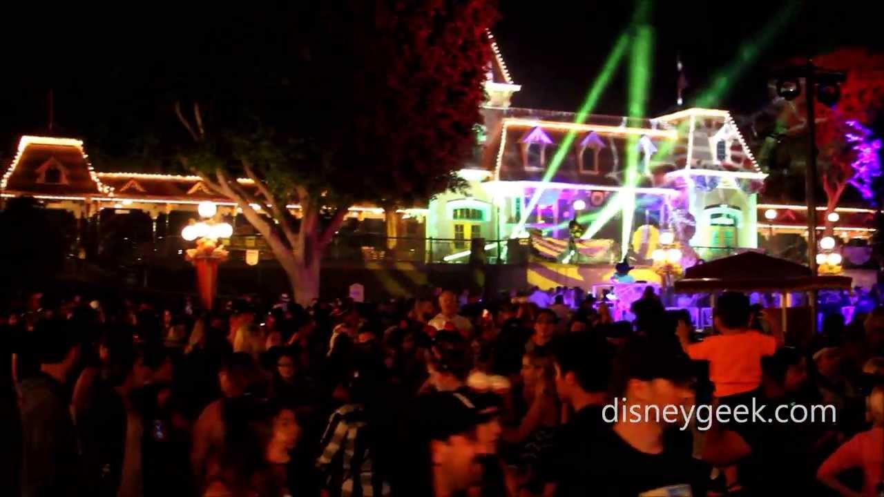 Disneyland: Party Like a Villain Dance Party (The view from near the ...