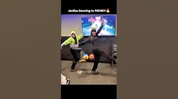 JENNIE and LISA dancing to 