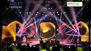 LENKA  TROUBLE IS A FRIEND - GALA SHOW 11 - X Factor Indonesia 3 Mei 2013 - YouTube