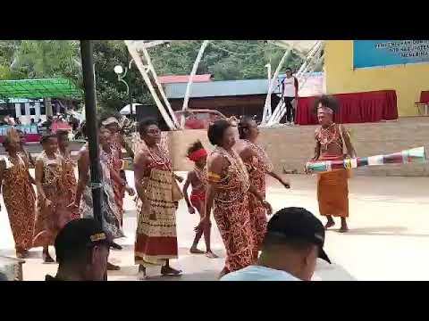 Tarian adat  sala satu suku di kabupaten  Teluk wondama