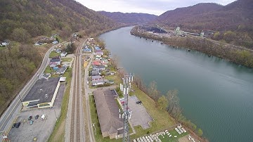 Birds nest in cell phone tower by Jarvis Hardware!!!!