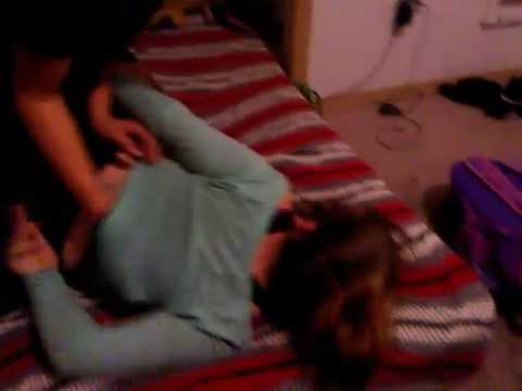 сестра сверху. пьяные спящие девушки в квартире. со спящей. спящие девушки домашнее. брат напоил сестру и выебал.