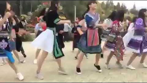 Toàn các em xinh trong điệu nhảy của Thung Lũng Hoa Bắc Hà