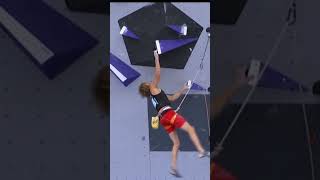 Alexander Megos лезет на руках в полуфинале #climb #climbing #sports #shorts