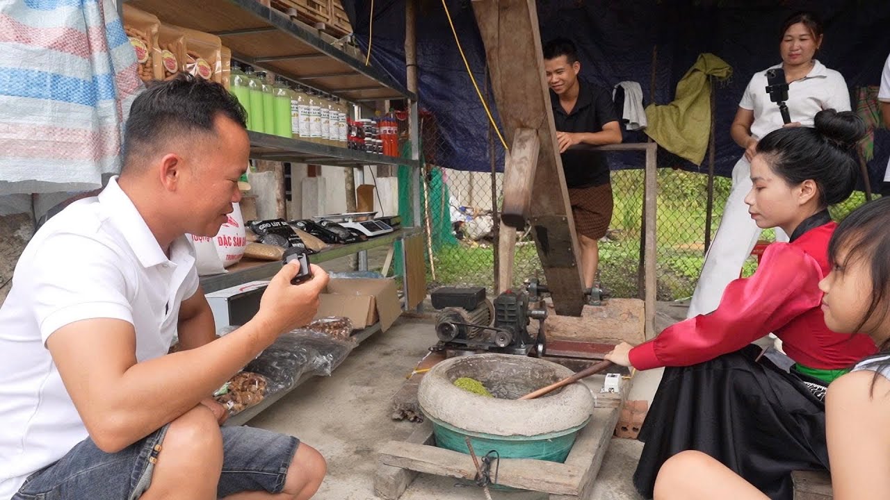 Mù Cang Chải mùa đẹp nhất đông kín khách du lịch - xem người Thái Tú Lệ làm Cốm