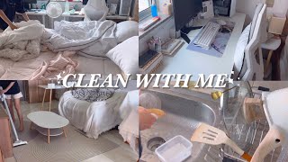 Clean with me🧹: ทำความสะอาดห้องนอน, ห้องนั่งเล่น, ห้องครัว และโต๊ะคอมสุดรัก | AkireRiika